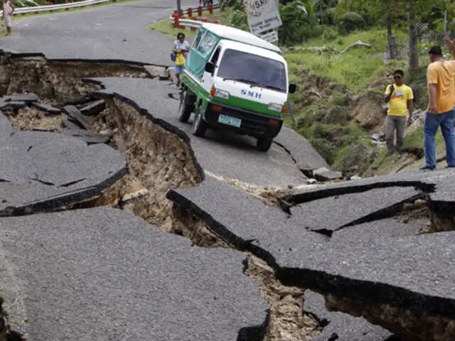 Tres fuertes terremotos dejan más de 100 muertos y 200 heridos en Filipinas