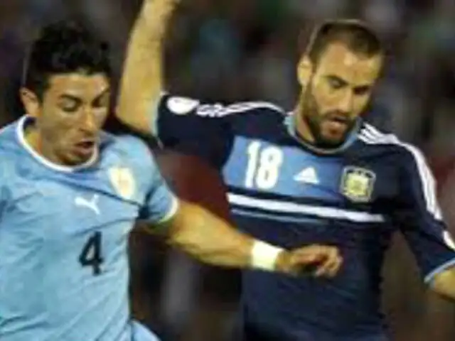 Uruguay ganó 3-2 a Argentina y disputará el repechaje ante Jordania