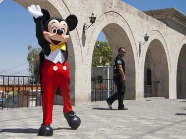 Polémica por homenaje a Mickey Mouse en la Municipalidad de Arequipa