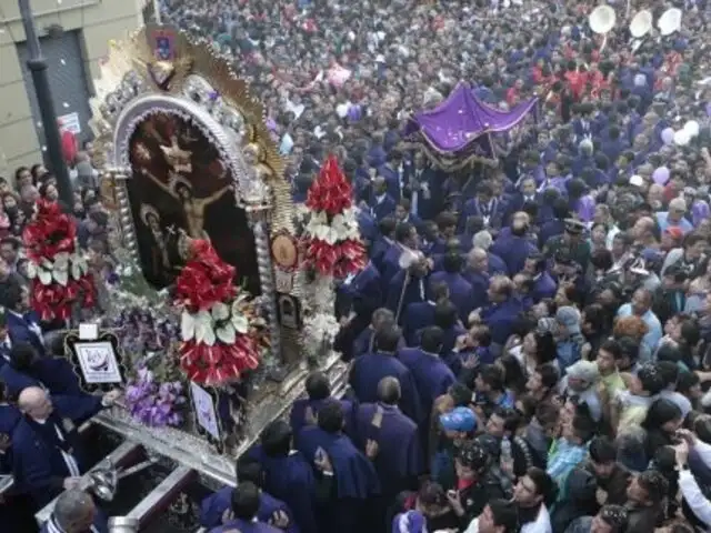 Señor de los Milagros inicia tercer recorrido por calles del Centro de Lima