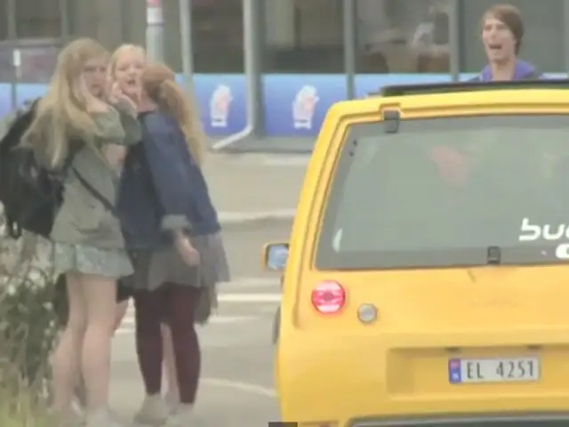VIDEO: auto ‘eléctrico’ recorre calles de Noruega asustando a transeúntes