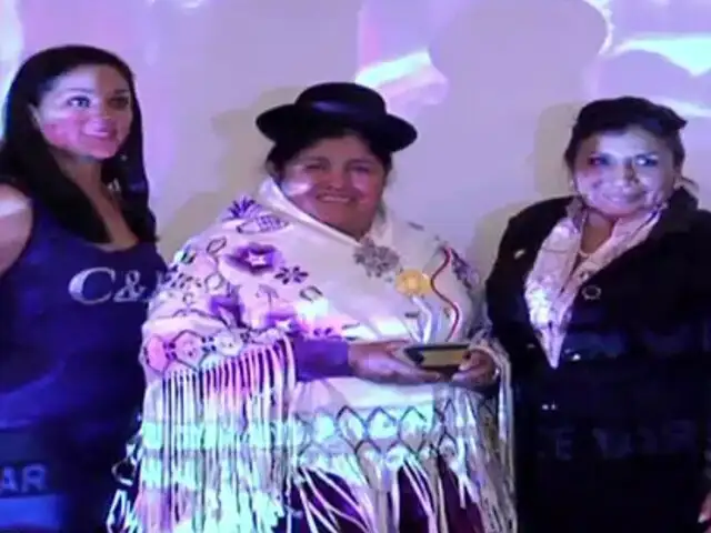 Empresaria puneña Lidia Cortez recibió galardón "Orgullo Peruano 2013"
