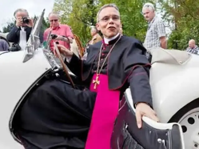 El papa Francisco suspendió temporalmente al “obispo de lujo” de Alemania