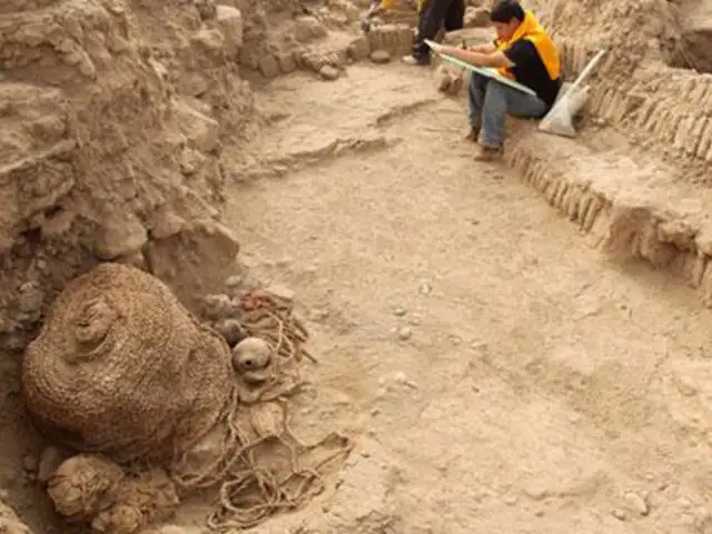 Huaca Pucllana: hallan tumba de mil años con restos de adulto y niño