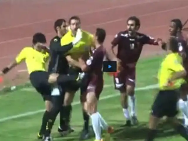 Kuwait: árbitro la emprendió a golpes y patadas contra jugadores