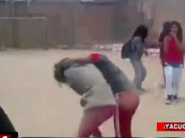 VIDEO: escolares se graban peleando dentro de un colegio en Ayacucho