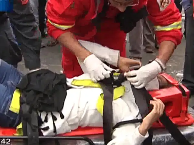 Combi se volcó dejando seis personas gravemente heridas en La Victoria