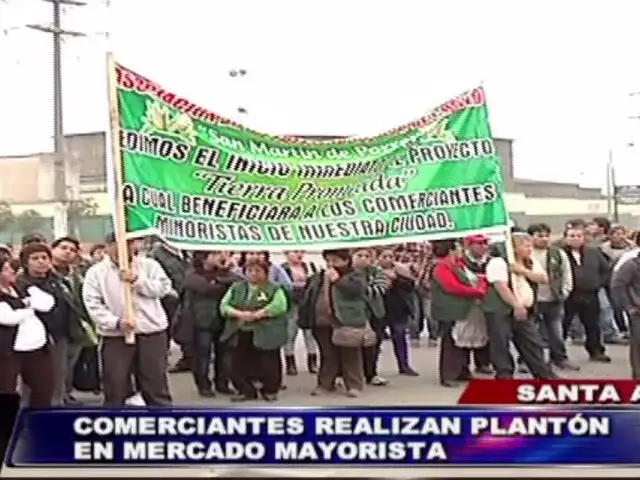 Comerciantes de Santa Anita realizan plantón pidiendo el cierre de La Parada
