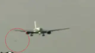 VIDEO: captan a ovnis ‘persiguiendo’ a un avión en cielo de Berlín