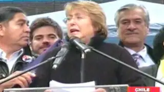 Chilenos protestan contra Michelle Bachelet durante cierre de campaña