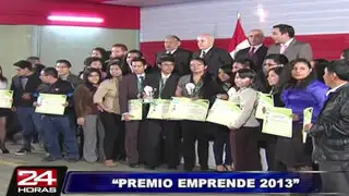 Gerente de Panamericana TV premió a ganadores del concurso ‘Emprende 2013’