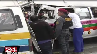 Aparatoso choque entre combis deja al menos 10 heridos en el Callao