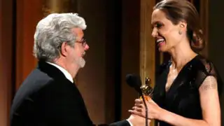 Hollywood galardonó a Angelina Jolie con Óscar honorífico por su labor humanitaria