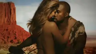 Kim Kardashian se destapa en candente clip junto a su novio Kanye West