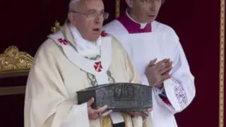 Papa Francisco mostró huesos de San Pedro durante misa en el Vaticano