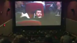Niño con leucemia fue sorprendido con emotivo video sobre su vida en un cine