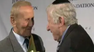 Sobreviviente del Holocausto se reencontró con su salvador 69 años después