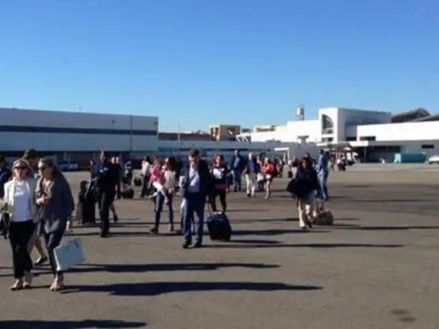EEUU: evacúan aeropuerto de Los Ángeles por tiroteo y amenaza de bomba
