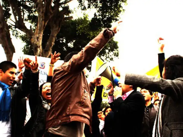 Universidad Garcilaso: sujetos golpearon a estudiantes en plantón contra rector