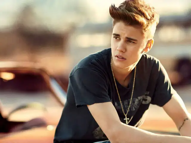 VIDEO: Justin Bieber recibe botellazo y abandona concierto