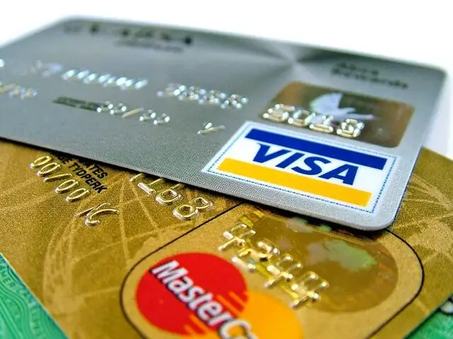 Afirman que bancos continúan cobro de membresía por uso de tarjeta de crédito