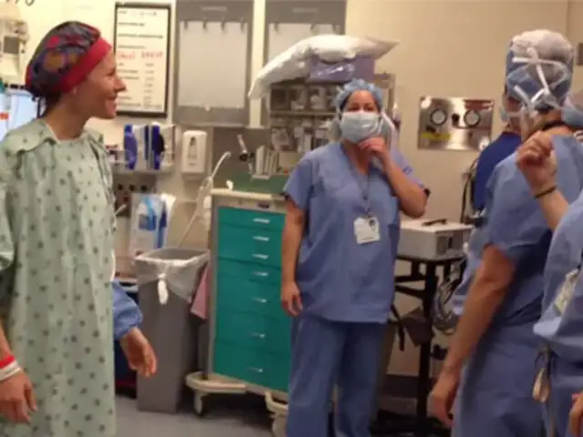 VIDEO: mujer baila en el quirófano antes de someterse a mastectomía