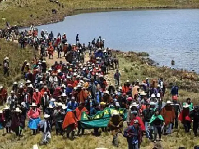 Cajamarca: decenas de antimineros marchan hacia las lagunas de Conga