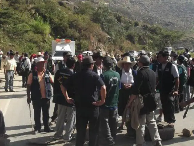 Arequipa: más de 1,200 vehículos varados por bloqueo de Panamericana Sur