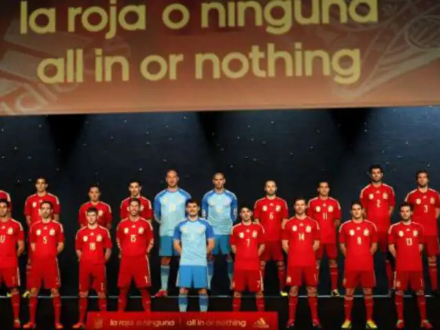 España presentó nueva camiseta para Brasil 2014: vestirá totalmente de rojo