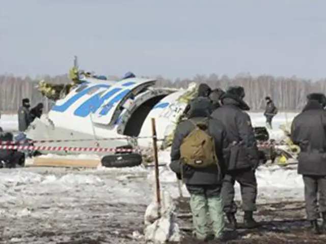 Avión repleto de pasajeros se estrelló en Rusia y deja al menos 50 muertos