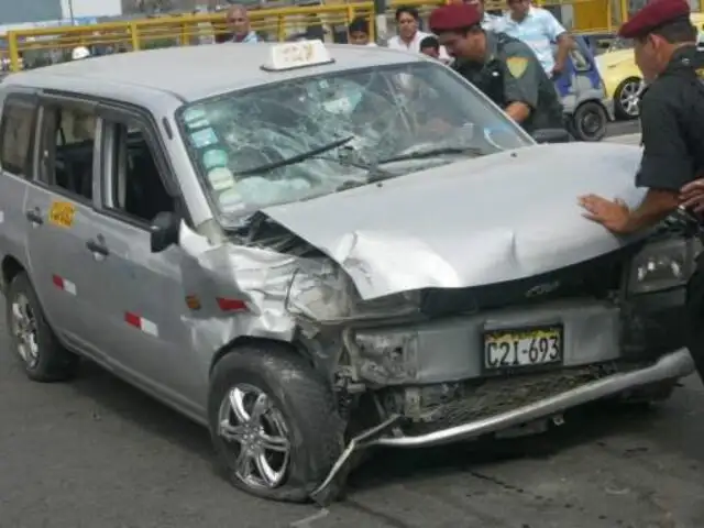 Choque entre camioneta y minivan deja al menos 4 heridos en el Callao