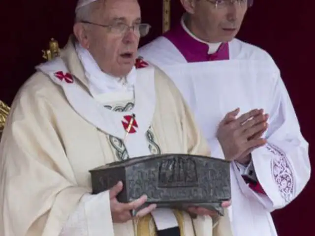 Papa Francisco mostró huesos de San Pedro durante misa en el Vaticano