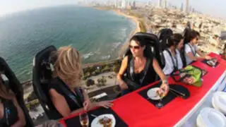 Dinner in the Sky: Disfruta una comida mientras vuelas a 45 metros de altura
