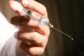 ¿Observar la aguja reduce el dolor de la inyección?, según estudio sí