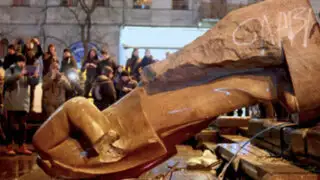 Manifestantes ucranianos derribaron estatua de Lenin en Kiev