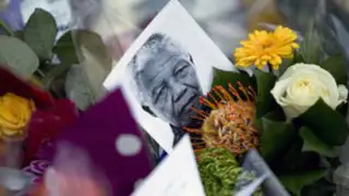 Miles de sudafricanos despidieron a Nelson Mandela entre cantos y bailes