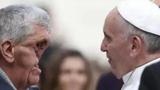 Conoce la trágica historia de amor del ‘hombre sin rostro’ que abrazó al Papa