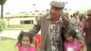 Niños de Puericultorio Pérez Araníbar visitan a abuelitos de Canevaro en Navidad