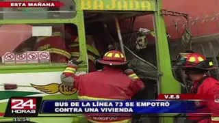 Bus de la línea 73 se empotró contra vivienda dejando al menos 8 heridos