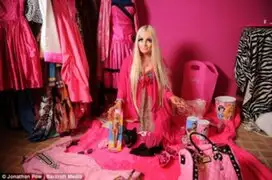 VIDEO: ‘Barbie humana’ pasa 4 horas al día perfeccionando su look