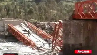 Áncash: puente de Recuay colapsa dejando a 90 comunidades aisladas