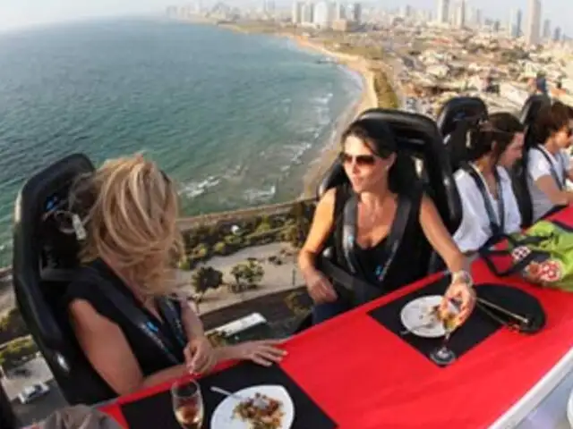 Dinner in the Sky: Disfruta una comida mientras vuelas a 45 metros de altura