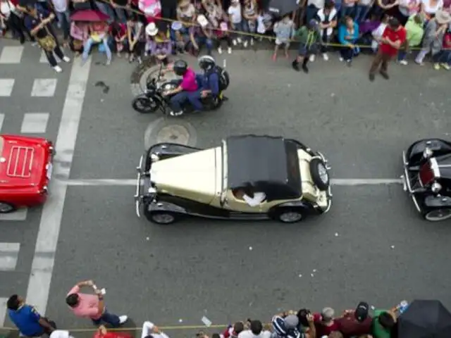 Disfrute de un paseo por los 70's con una exhibición de autos de colección