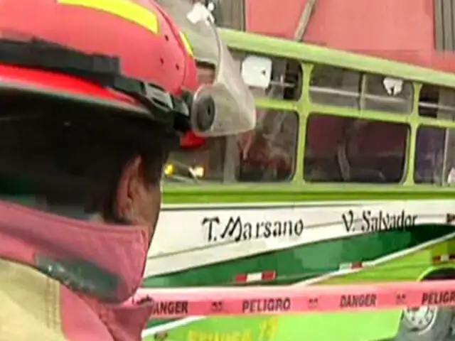 VIDEO: bus de la '73' se estrella contra una vivienda en Villa El Salvador
