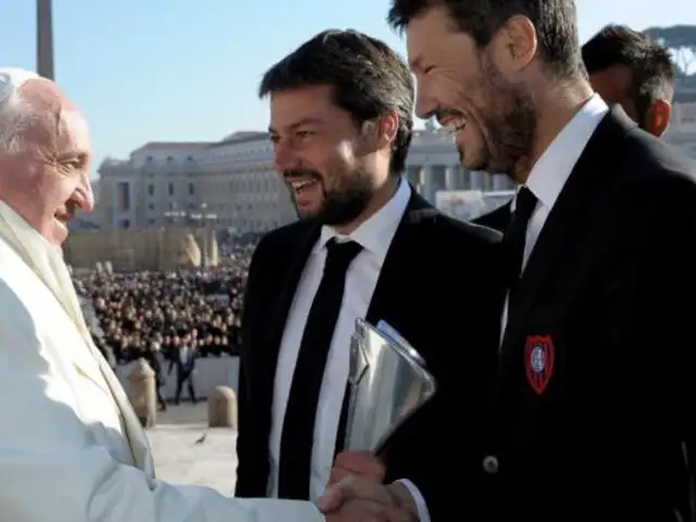 VIDEO: el Papa Francisco ‘levantó’ la copa con San Lorenzo en el Vaticano