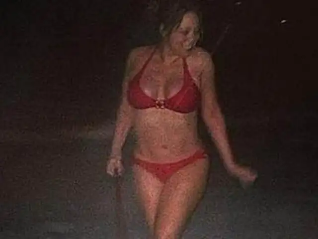 Mariah Carey luce espectacular "bikini navideño" en medio de la nieve