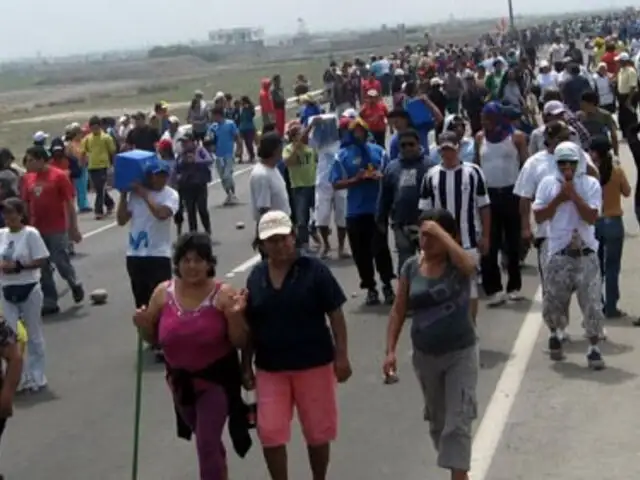 SJM: Bloquean Panamericana Sur por demoras en construcción de puente