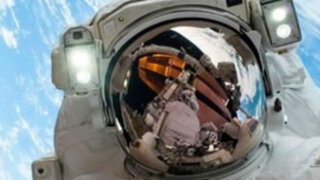 NASA: Primer 'selfie' espacial se convierte en el viral más popular de Internet