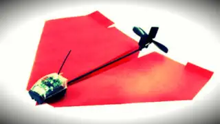 VIDEO: cómo convertir un avioncito de papel en un avión de combate teledirigido