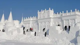 China: Miles de turistas disfrutan del festival de esculturas de nieve y hielo